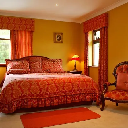 Hanora's And Restaurant Guest house
