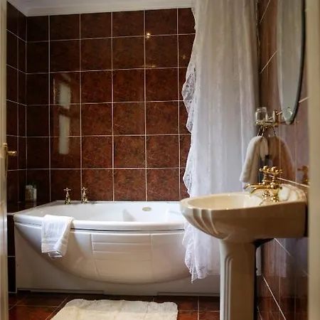 Hanora's And Restaurant Guest house